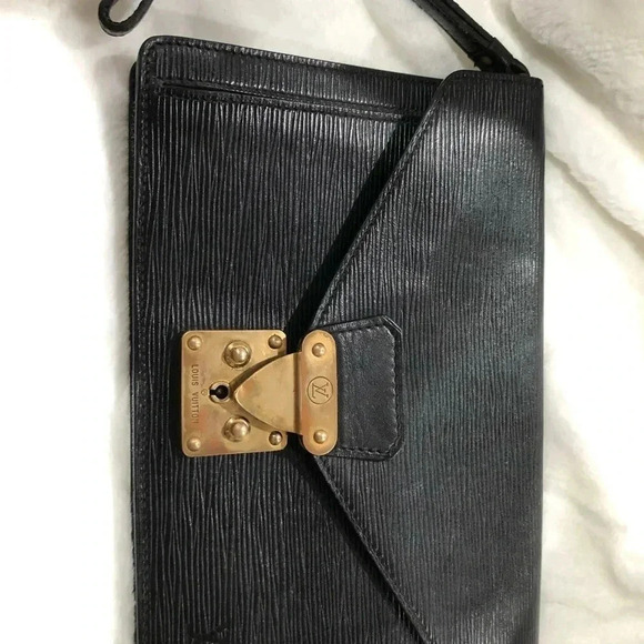 Louis Vuitton Epi Envelope Bag with working key - Picture 3 of 14